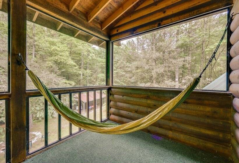 Secluded Cross Creek Cabin W/ Deck & Fire Pit!