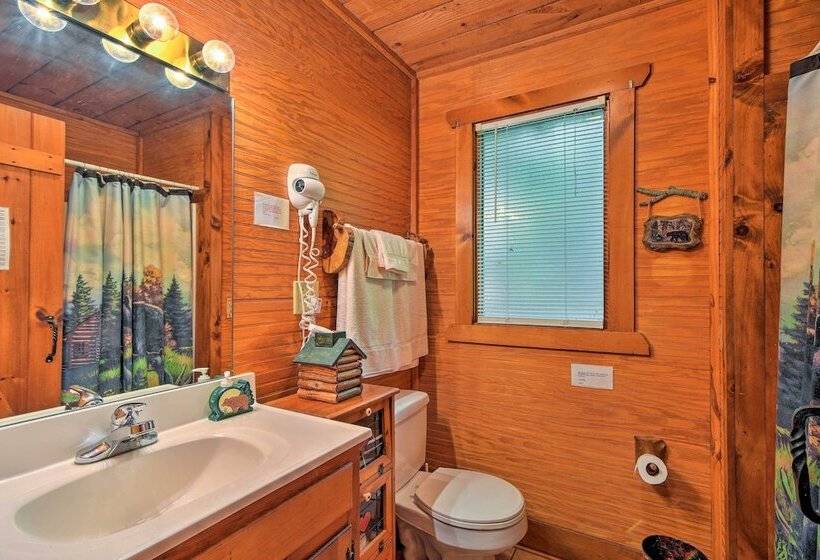 Secluded Family Retreat In Dahlonega W/ Hot Tub!