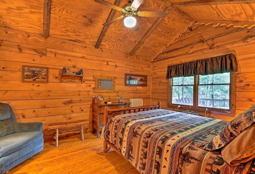 Secluded Family Retreat In Dahlonega W/ Hot Tub!