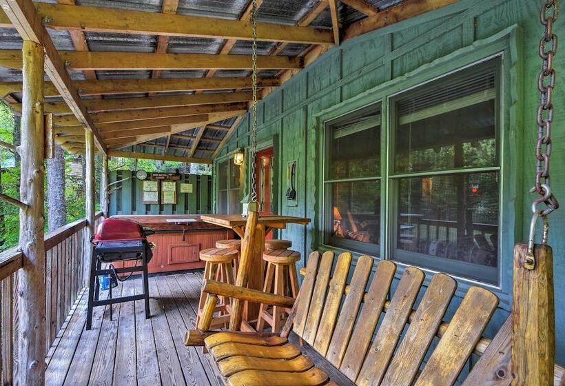 Secluded Family Retreat In Dahlonega W/ Hot Tub!