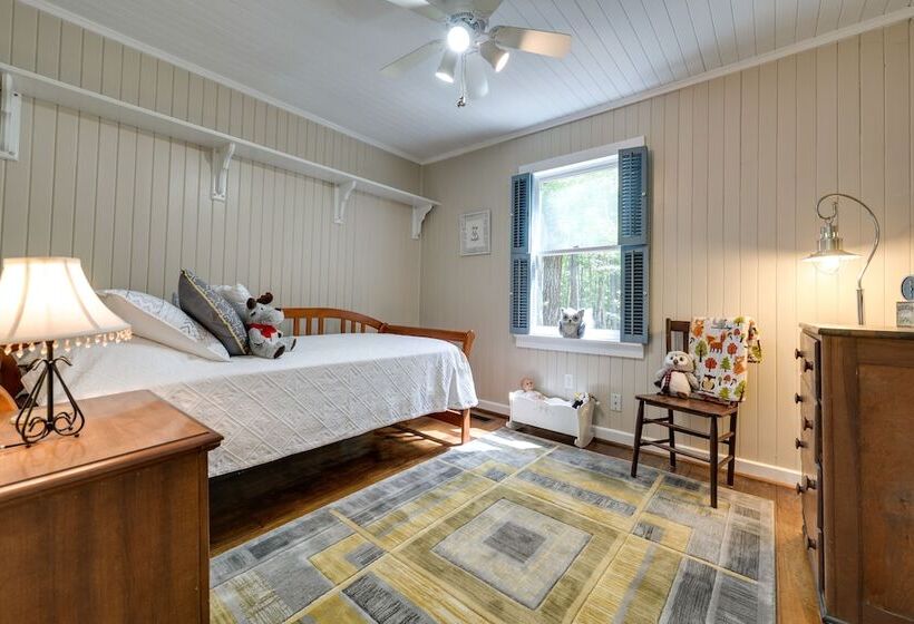 Secluded Hamilton Cabin Retreat W/ Private Lake!