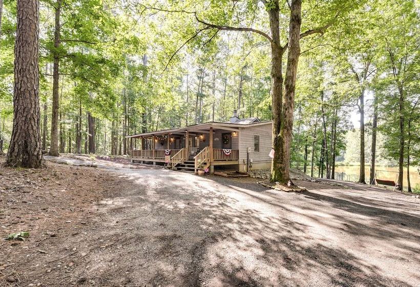 Secluded Hamilton Cabin Retreat W/ Private Lake!