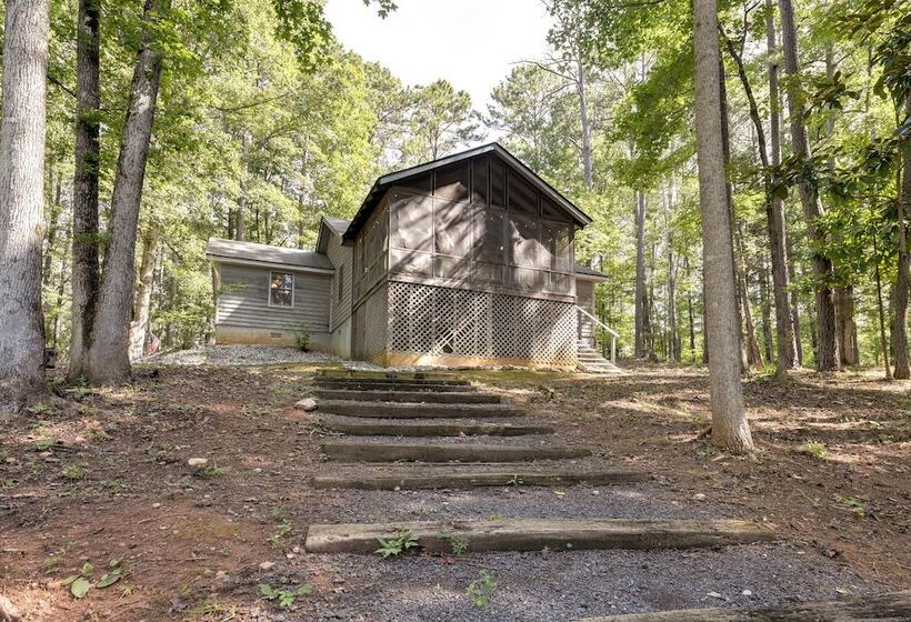 Secluded Hamilton Cabin Retreat W/ Private Lake!