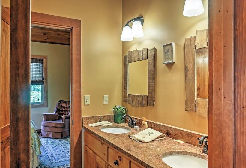 Secluded Morganton Cabin W/ Wooded Views & Hot Tub