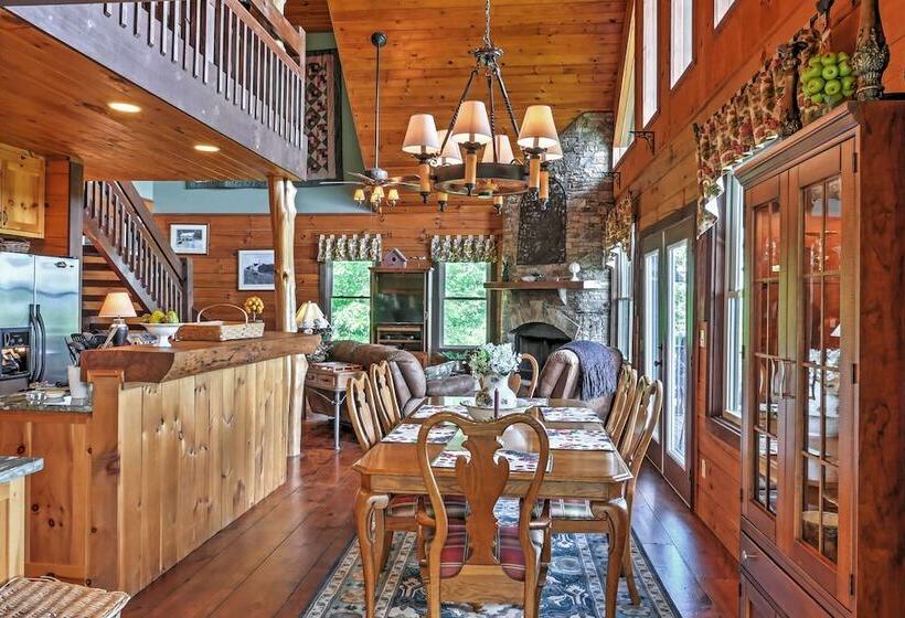 Secluded Morganton Cabin W/ Wooded Views & Hot Tub