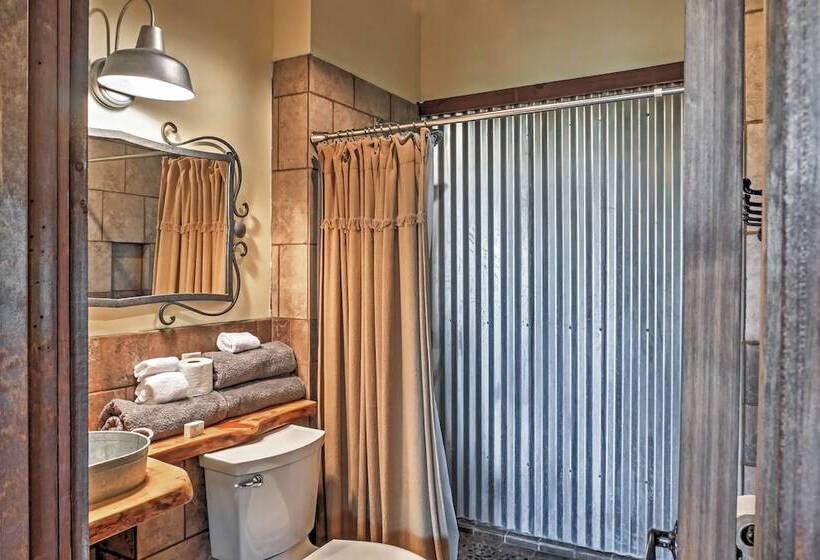 Secluded Morganton Cabin W/ Wooded Views & Hot Tub