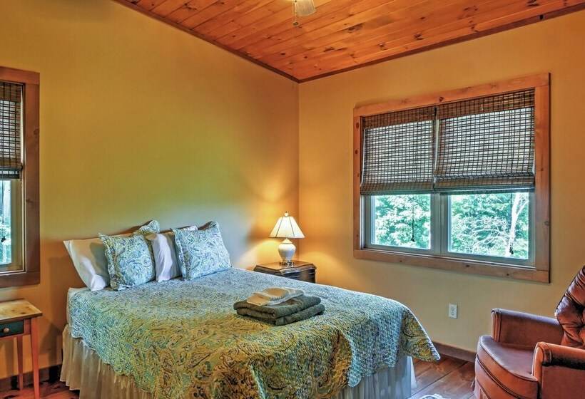 Secluded Morganton Cabin W/ Wooded Views & Hot Tub