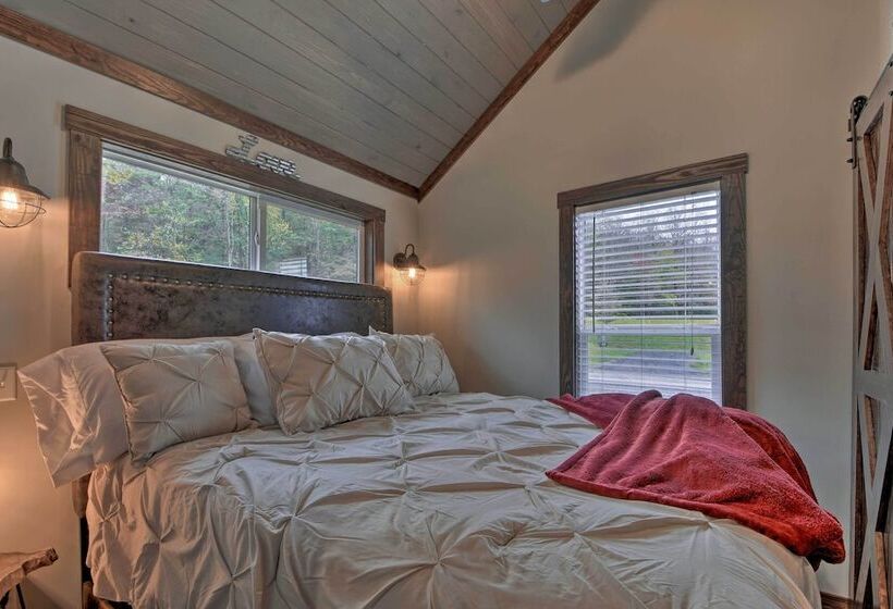 Secluded Morganton Tiny Home W/ Grills!