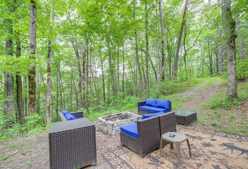 Secluded Mountain Escape W/ Game Room & Fire Pit!