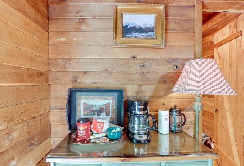 Secluded Mountain Escape W/ Game Room & Fire Pit!