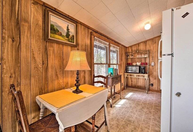 Secluded Ridgetop Hideaway W/ Valley Views!