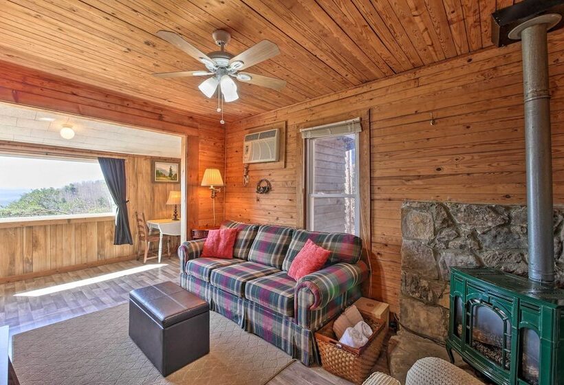 Secluded Ridgetop Hideaway W/ Valley Views!