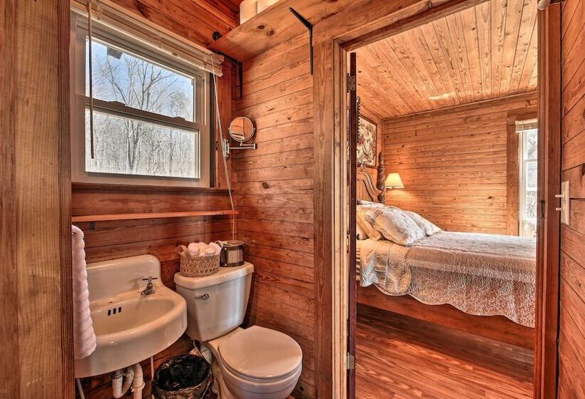 Secluded Ridgetop Hideaway W/ Valley Views!