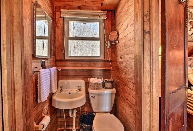 Secluded Ridgetop Hideaway W/ Valley Views!