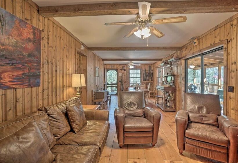 Seed Lake Home On 14 Acres W/ Boat Dock + Kayaks!