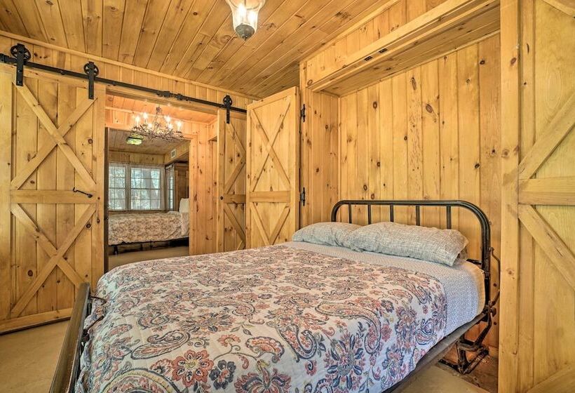 Seed Lake Home On 14 Acres W/ Boat Dock + Kayaks!