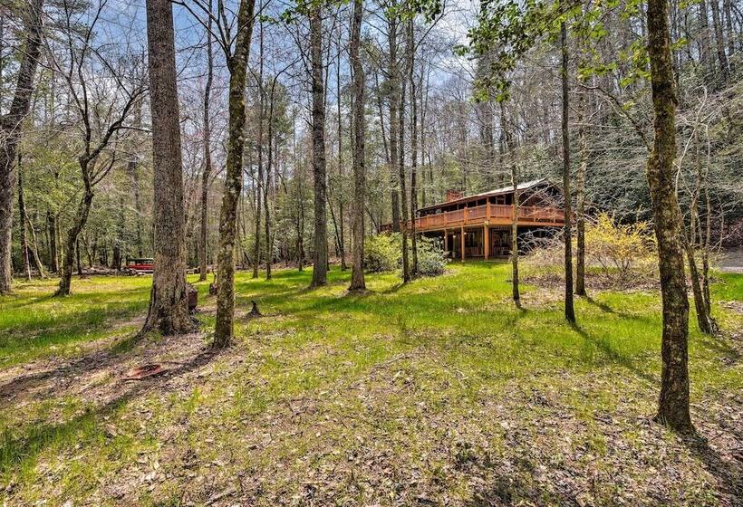 Seed Lake Home On 14 Acres W/ Boat Dock + Kayaks!