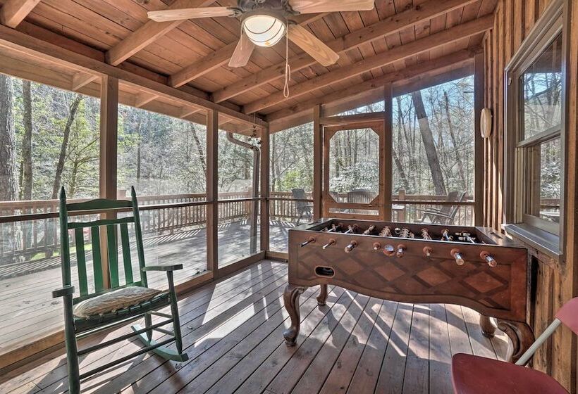 Seed Lake Home On 14 Acres W/ Boat Dock + Kayaks!