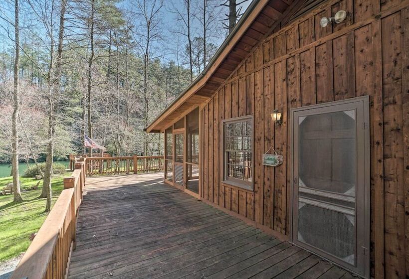 Seed Lake Home On 14 Acres W/ Boat Dock + Kayaks!