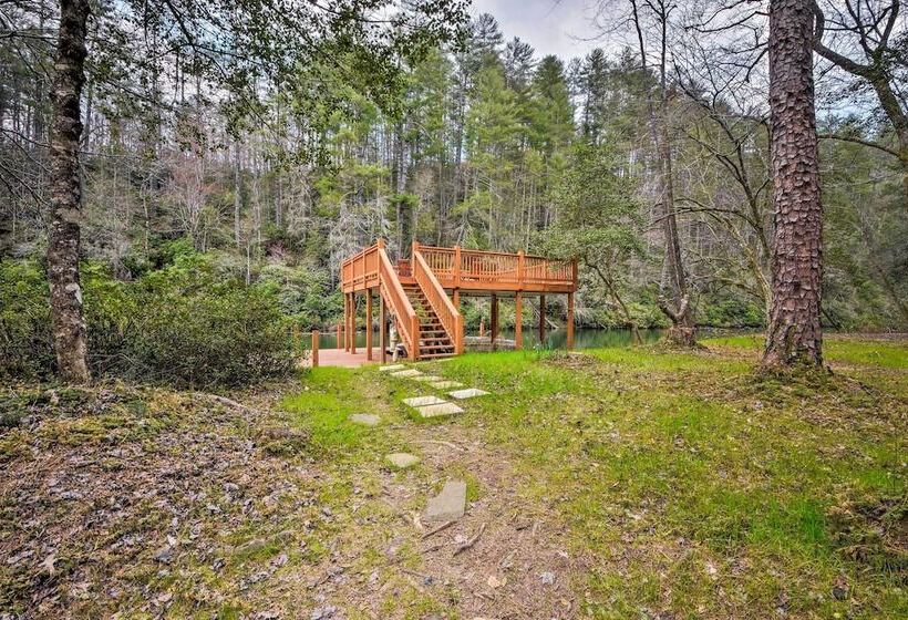 Seed Lake Home On 14 Acres W/ Boat Dock + Kayaks!