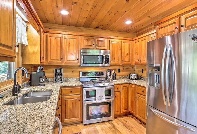 Serene Blue Ridge Cabin ~ 3 Mi To Downtown!