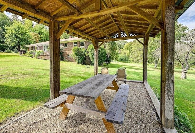 Pet Friendly Home W/ Hot Tub, Patio & Game Room!