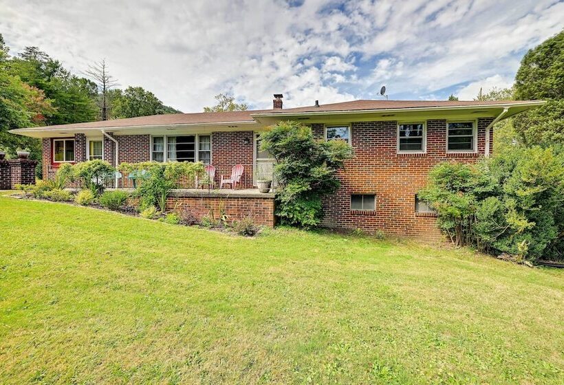 Pet Friendly Home W/ Hot Tub, Patio & Game Room!