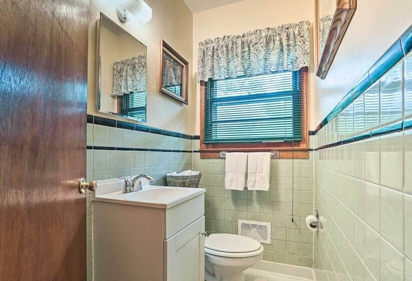 Pet Friendly Home W/ Hot Tub, Patio & Game Room!