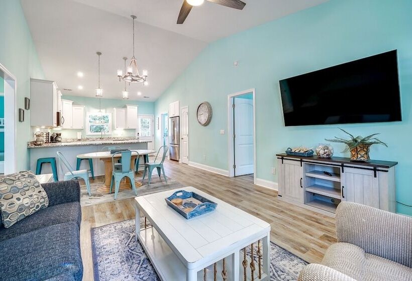 Serene Oak Island Home W/ Private Saltwater Pool!