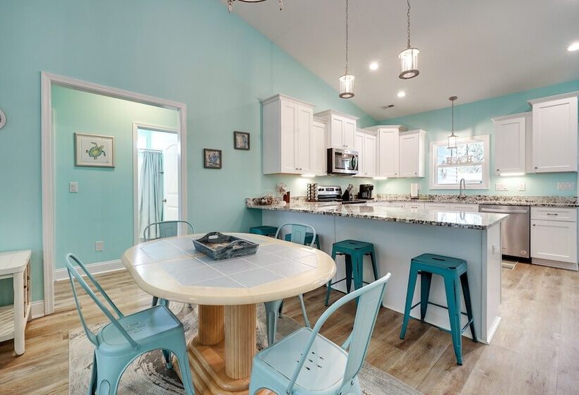 Serene Oak Island Home W/ Private Saltwater Pool!