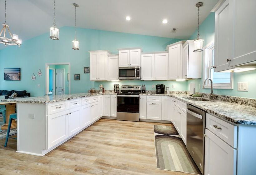 Serene Oak Island Home W/ Private Saltwater Pool!