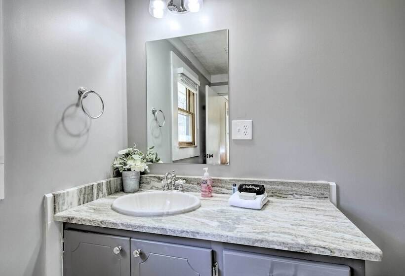 2 Mi To Lake: Blue Ridge  Yellowbird Cottage