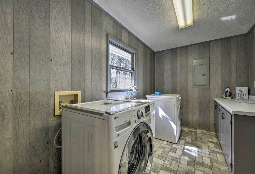 2 Mi To Lake: Blue Ridge  Yellowbird Cottage