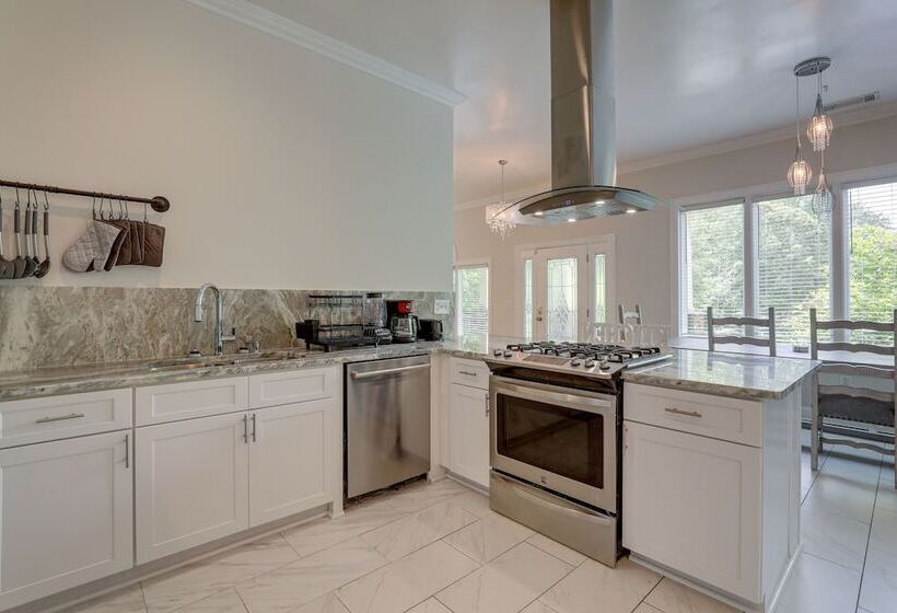 Single Story Home ~ 7 Mi To Old Towne Conyers!