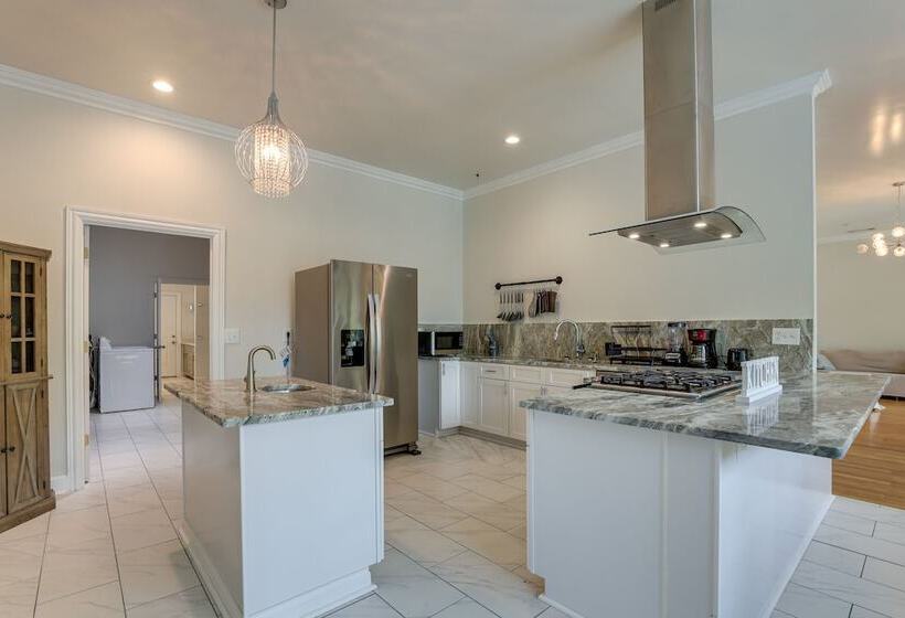 Single Story Home ~ 7 Mi To Old Towne Conyers!