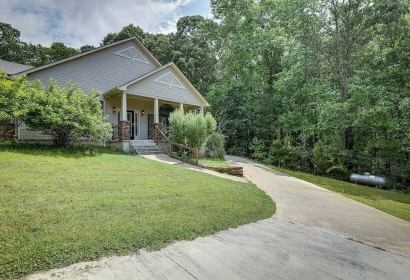 Single Story Home ~ 7 Mi To Old Towne Conyers!
