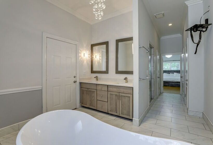 Single Story Home ~ 7 Mi To Old Towne Conyers!