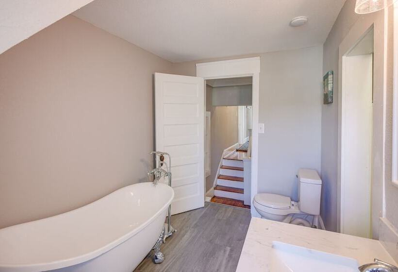 Spacious Athens Home ~ 1 Mi To Downtown!