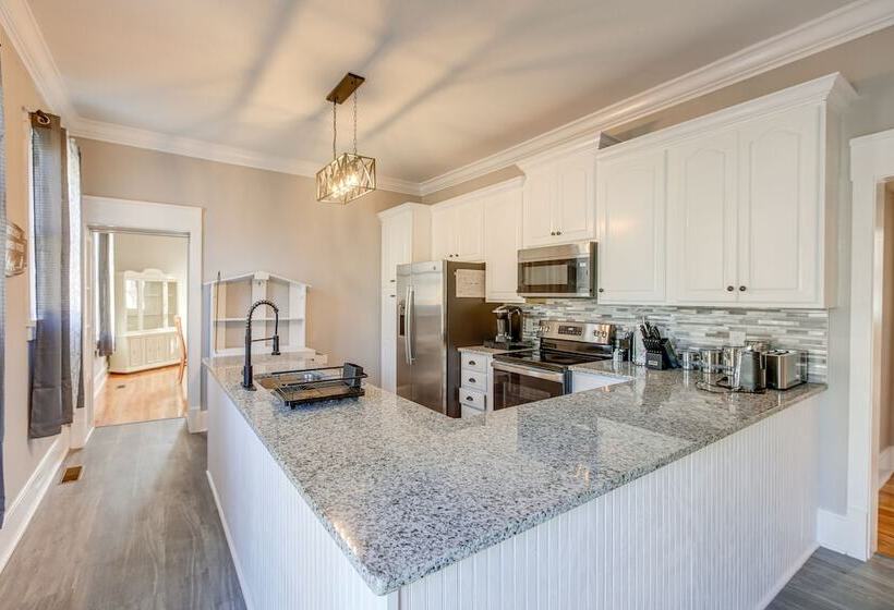 Spacious Athens Home ~ 1 Mi To Downtown!