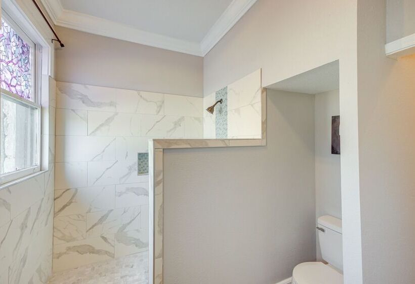 Spacious Athens Home ~ 1 Mi To Downtown!