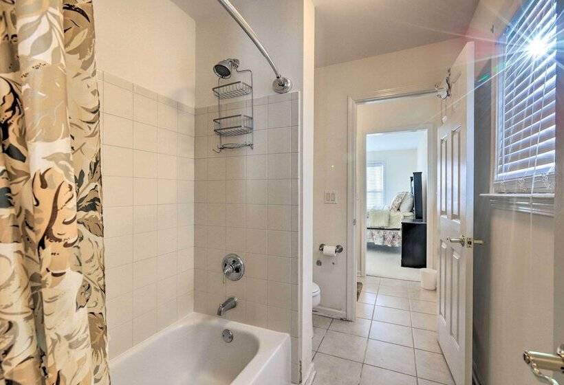 Spacious Atlanta Home W/ Deck & Seasonal Pool!