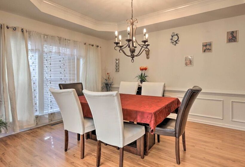 Spacious Atlanta Home W/ Deck & Seasonal Pool!