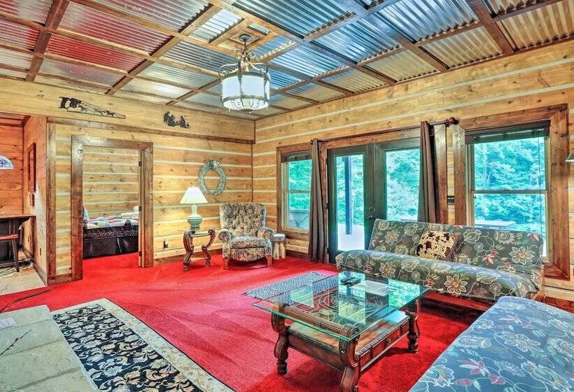 Spacious Blue Ridge Cabin W/ Private Hot Tub!