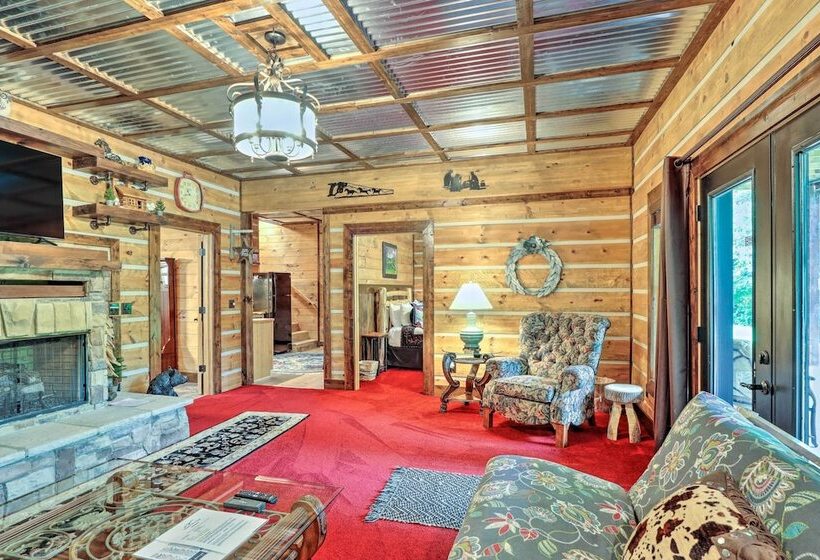 Spacious Blue Ridge Cabin W/ Private Hot Tub!