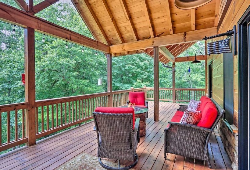 Spacious Blue Ridge Cabin W/ Private Hot Tub!