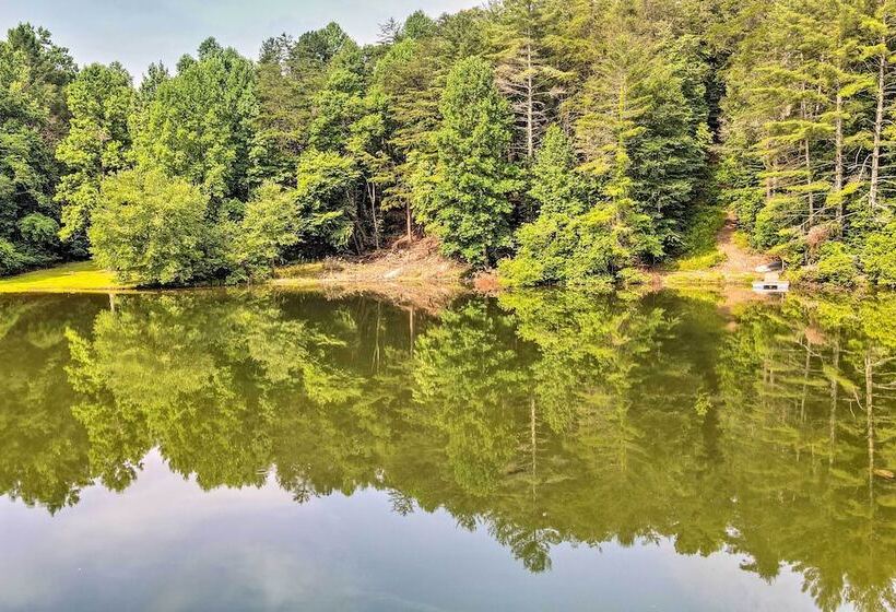 Spacious Blue Ridge Cabin W/ Private Hot Tub!
