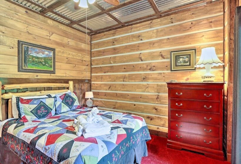 Spacious Blue Ridge Cabin W/ Private Hot Tub!
