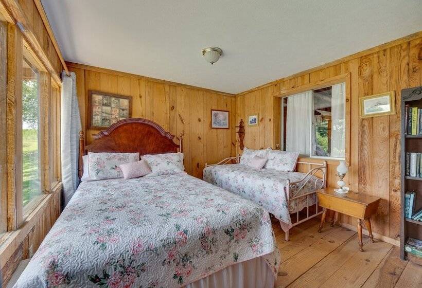 Spacious Buena Vista Cabin W/ Lake Views & Deck