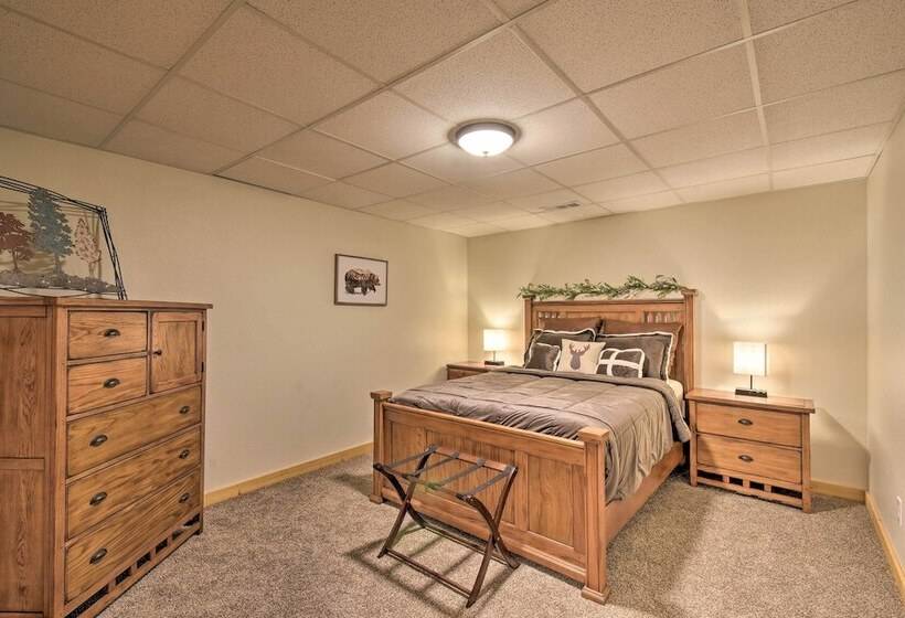 Spacious Cabin W/ Furnished Deck + Hot Tub!