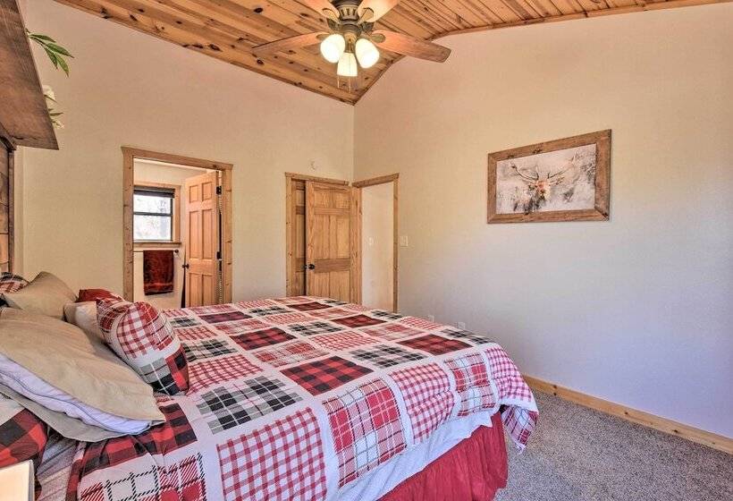 Spacious Cabin W/ Furnished Deck + Hot Tub!